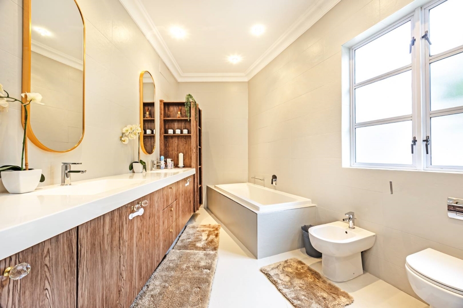 7 Bedroom Property for Sale in Flamingo Vlei Western Cape